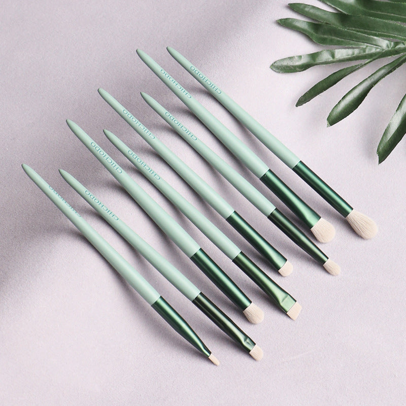 13-Piece Green Makeup Brush Set – Complete Foundation & Eye Brush Kit