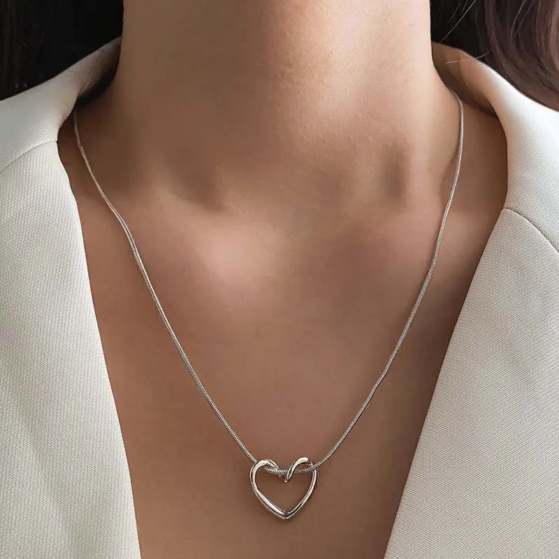 New Simple Hollow Love Heart Pendant Necklace for Women