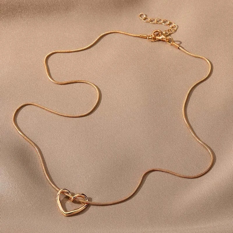 New Simple Hollow Love Heart Pendant Necklace for Women