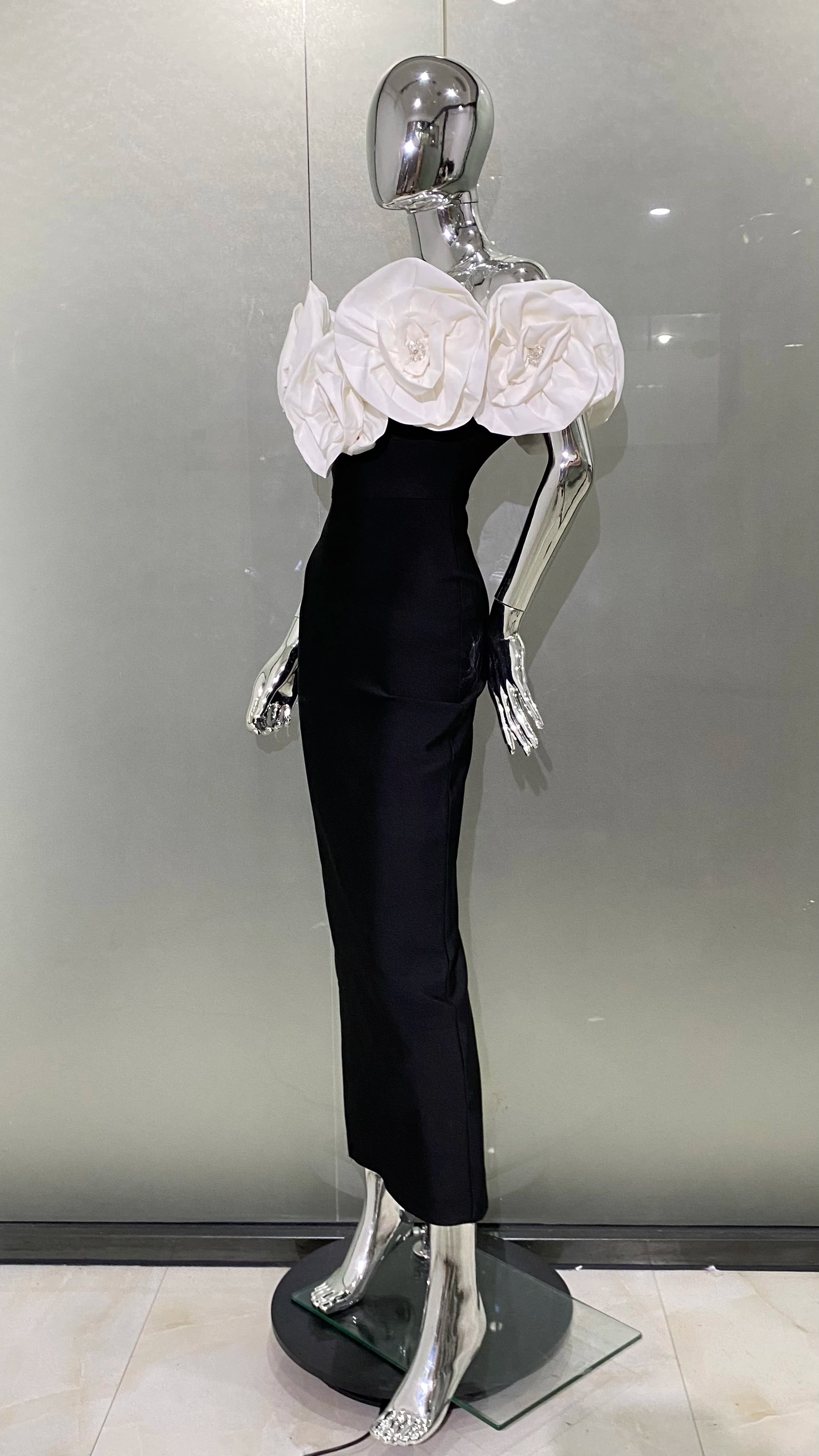 Stereoscopic White Flowers Sexy Off-The-Shoulder Dress
