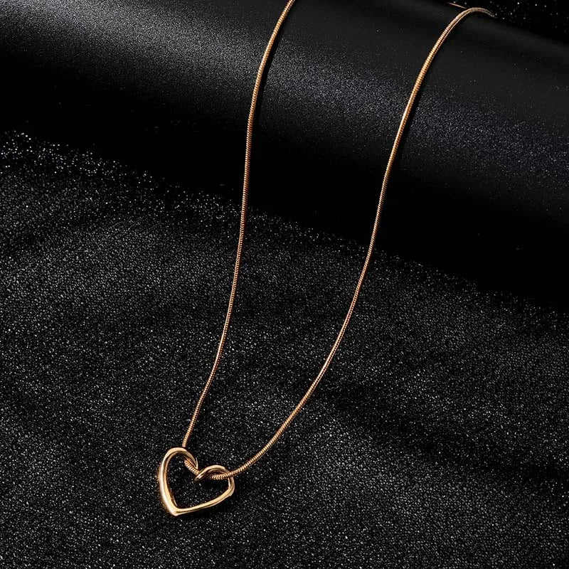 New Simple Hollow Love Heart Pendant Necklace for Women