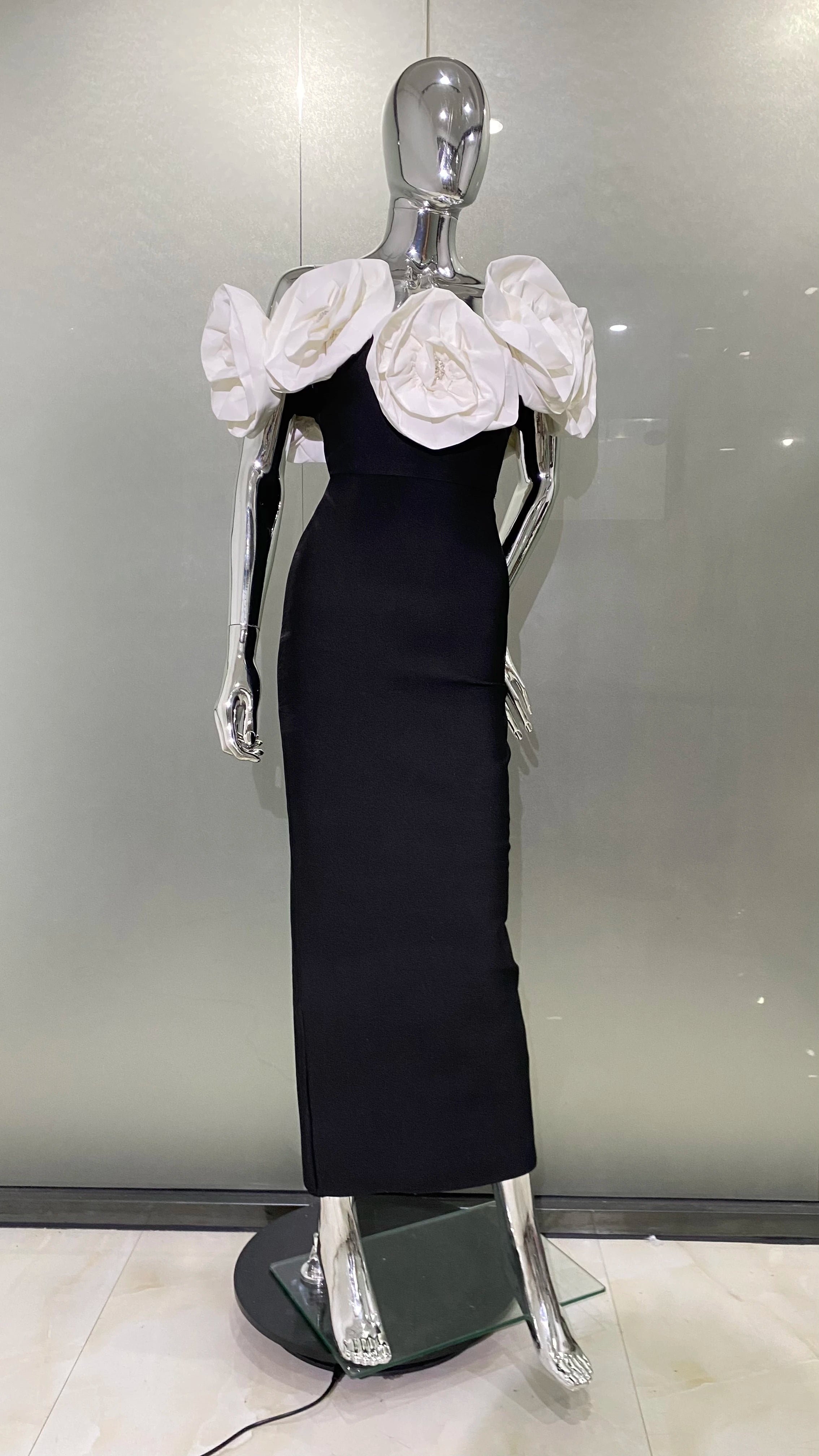 Stereoscopic White Flowers Sexy Off-The-Shoulder Dress